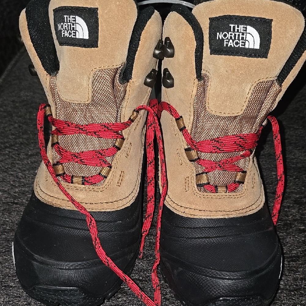 ⭐️The North Face Tan and Black Boots with Red Laces